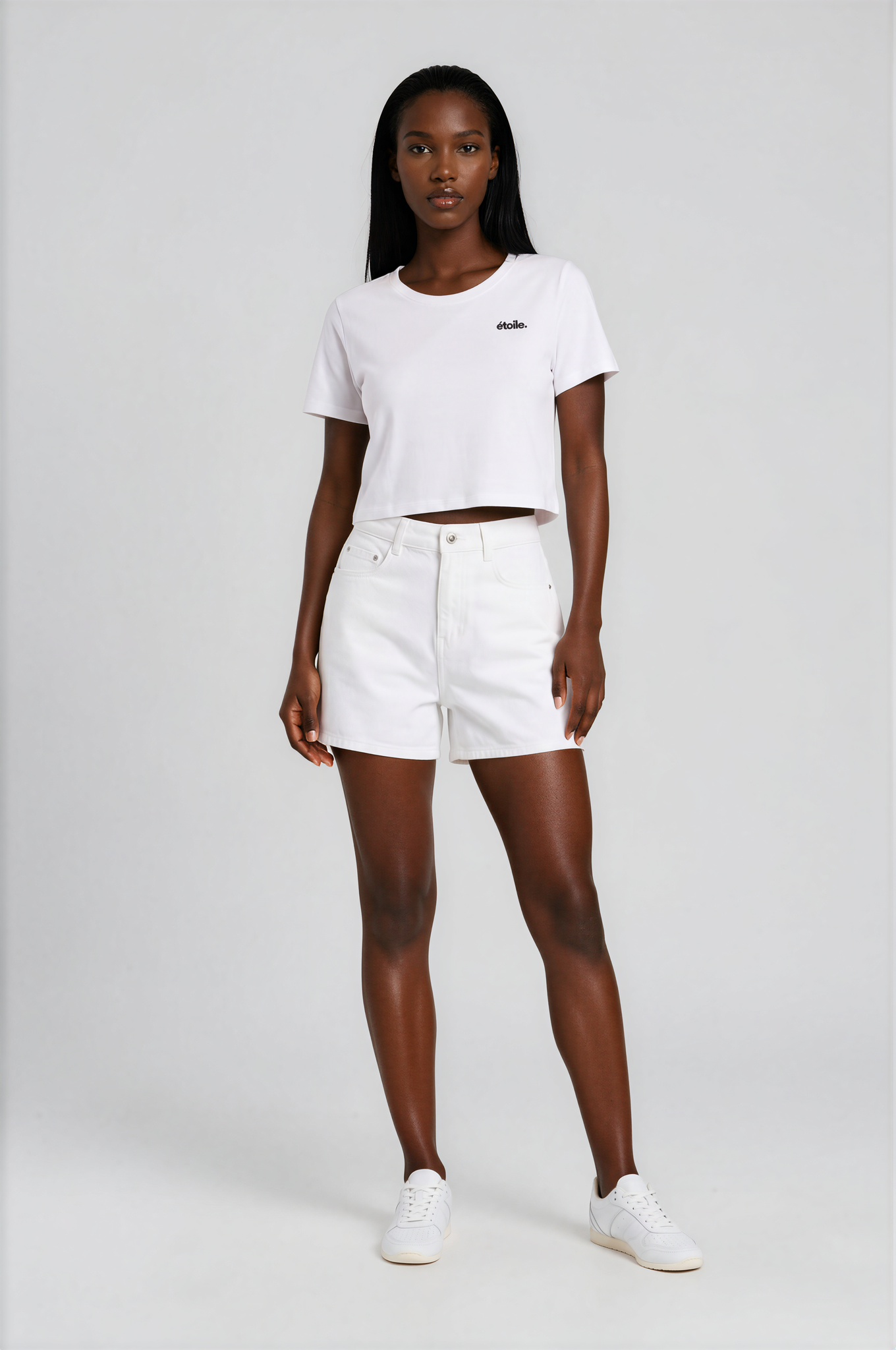 BASIC WHITE CROPPED TEE